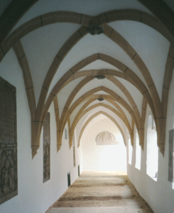 Der ursprünglich romanische, später gotisch überwölbte Kreuzgang von St. Zeno© J. Lang