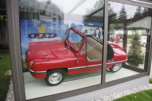 Geschichtsweg mit Automobil „Spatz“ aus Traunreut © Stadt Traunreut