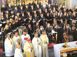 Festmesse in St. Rupert am 25. Oktober 2003 mit Erzbischof Alois Kothgasser, dem Chor Vox Cantabilis und dem Oberstufenchor St. Rupert © K. Birnbacher