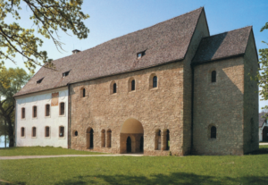 Die Torhalle aus der Gründungszeit des Klosters © C. Soika