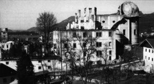 Die Kirchenruine des ehem. Klosters der Augustiner-Eremiten nach dem Brand 1943. © H. Dopsch