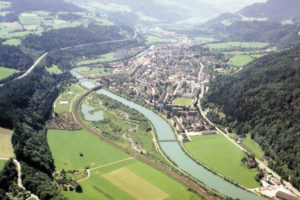 Luftaufnahme von Bischofshofen gegen Süden, 2001 © Fritz Hörmann