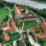 Die ehem. Zisterzienserabtei in Raitenhaslach aus der Vogelperspektive © H. Roth