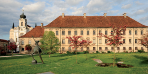 Ehem. Gästetrakt in Raitenhaslach, inzwischen von der TU München genutzt © H. Roth