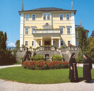 Die Emsburg in Salzburg ist seit 1948 das Mutterhaus der Halleiner Schulschwestern. © K. Birnbacher