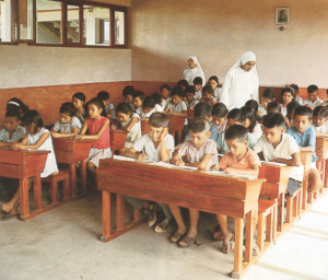 Halleiner Schulschwestern bei der Missionsarbeit in Bolivien - Klassenzimmer in el Chochis © K. Birnbacher