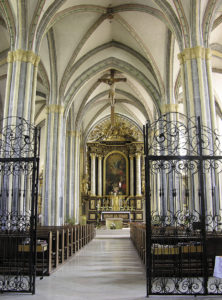 Inneres der 1330 bis 1338 erbauten Pfarrkirche Mariä Himmelfahrt. © S. Schwedler