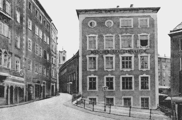 Das ehem. Schulgebäude in der Gstättengasse © C. Schneeweiss