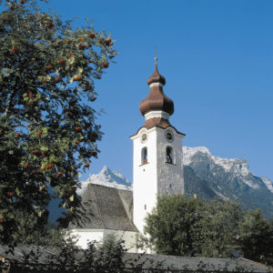Die Pfarrkirche Hll. Maria und Leonhard in Lofer. © Marktgemeinde Lofer