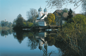 Benediktinerkloster mit Kirche St. Lambert in Seeon © C. Soika