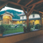 Kreuzgang im Klosterhof © C. Schneeweiss