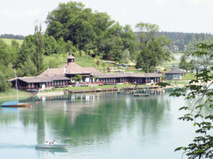 Das 1928 errichtete Strandbad von Mattsee im Sommer 2008. © Marktgemeinde Mattsee