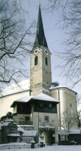 Schanzhäusl mit Kirche als Rest der Befestigungsanlagen aus dem Dreißigjährigen Krieg. © J. Schwaighofer; Repro Neumarkter Druckerei