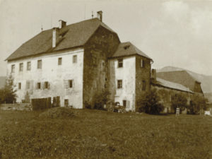 Schloss Winkl in Oberalm um 1905, heute ist der Bau in den Komplex der landwirtschaftlichen Fachschule Winklhof integriert. (SLA, Fotos C 3817; Repro SLA).