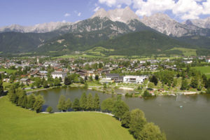 Saalfelden mit dem Ritzensee. © Stadtgemeinde Saalfelden