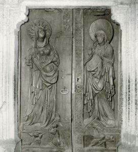 Die Eichentürflügel der Filialkirche Irrsdorf stellen einen Höhepunkt der spätgotischen Schnitzkunst in Salzburg dar. (SLA, Fotos. C 12330; Repro SLA)