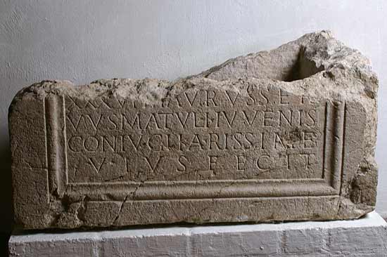 Aschenkiste der Frau des Maurus © O. Harl 2002