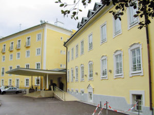 Eingangsbereich des Kasererhofes, heute Castellani-Parkhotel © H. Guggenberger