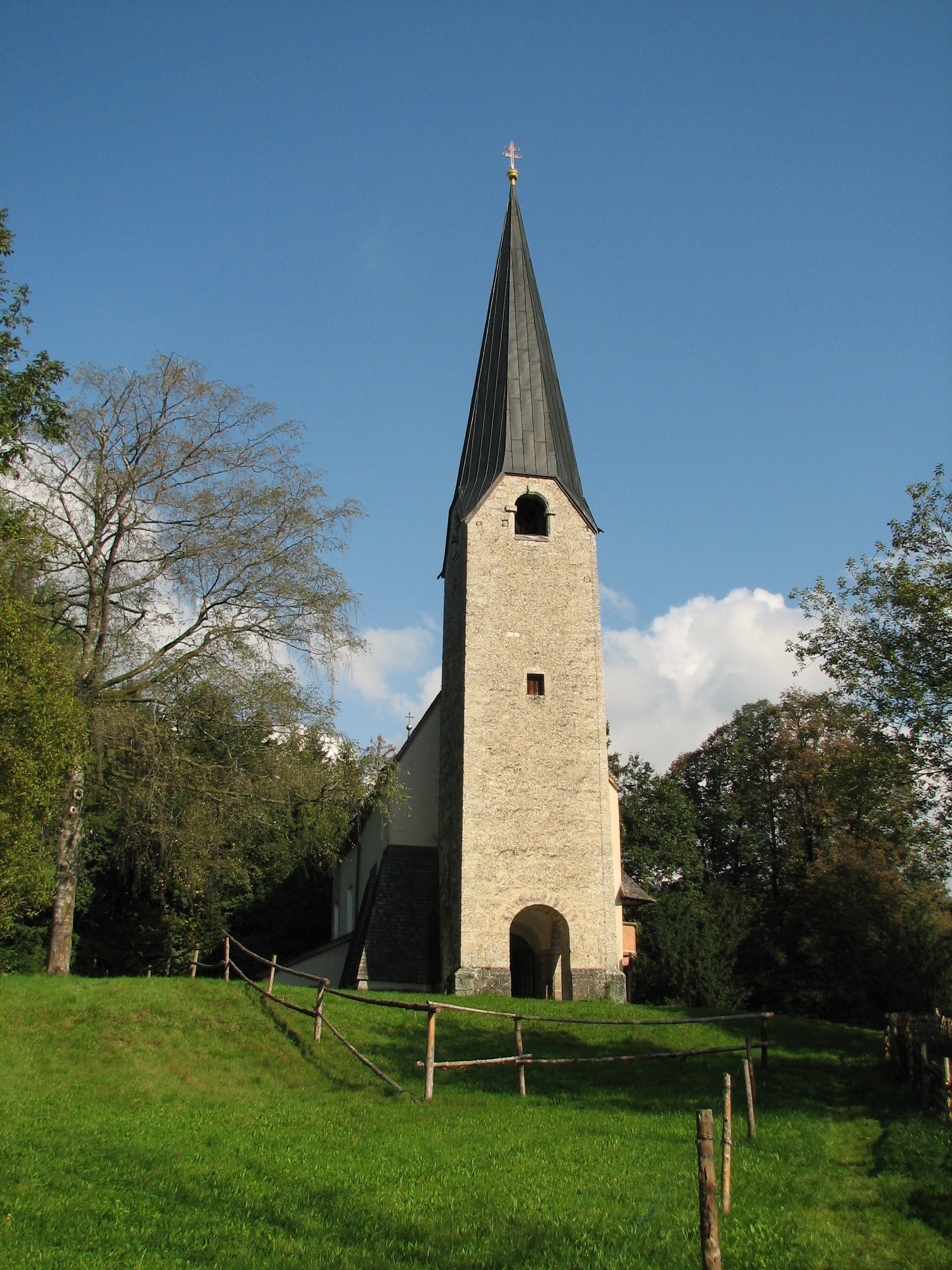 Die spätgotische Kirche St. Georg am Georgenberg in der Marktgemeinde Kuchl © Marianne Robl