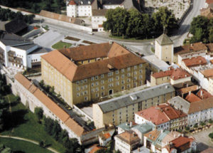 Schloss in Laufen Totalansicht © Lobmayr