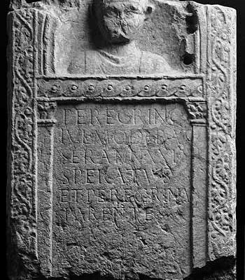Portraitstele des Peregrinus © O. Harl 2004
