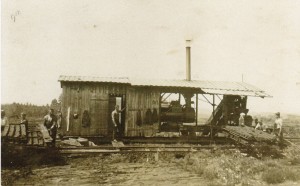 Torfpresse im Ainringer Moos um 1925 © Bayerisches Moor- und Torfmuseum/ Rottau