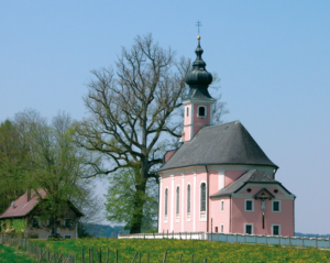 Wallfahrtskirche Maria Mühlberg oberhalb von Waging © H. Roth