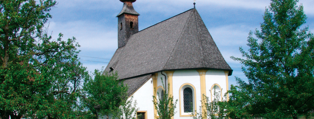 Kirche in Almau, östlich von Übersee © C. Soika