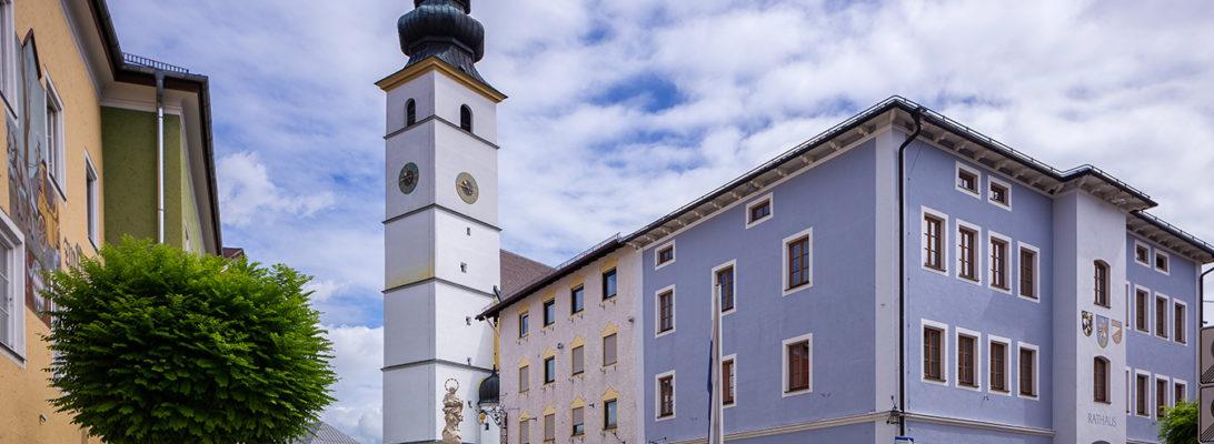 Der jetzt durchgehend gepflasterte Marktplatz © Tourist-Info Waginger See / Richard Scheuerecker